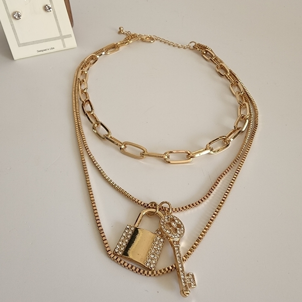 NEW‎ Gold Lock Rhinestone Embellished Key Layered Necklace - Picture 4 of 8